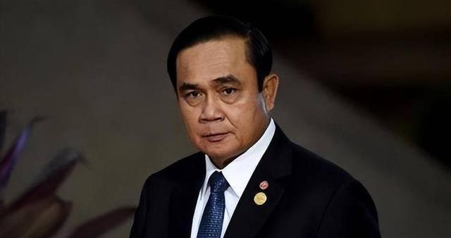 泰国女总理佩通坦遭解职泰国女总理佩通坦遭解职，背后的故事与全球反响